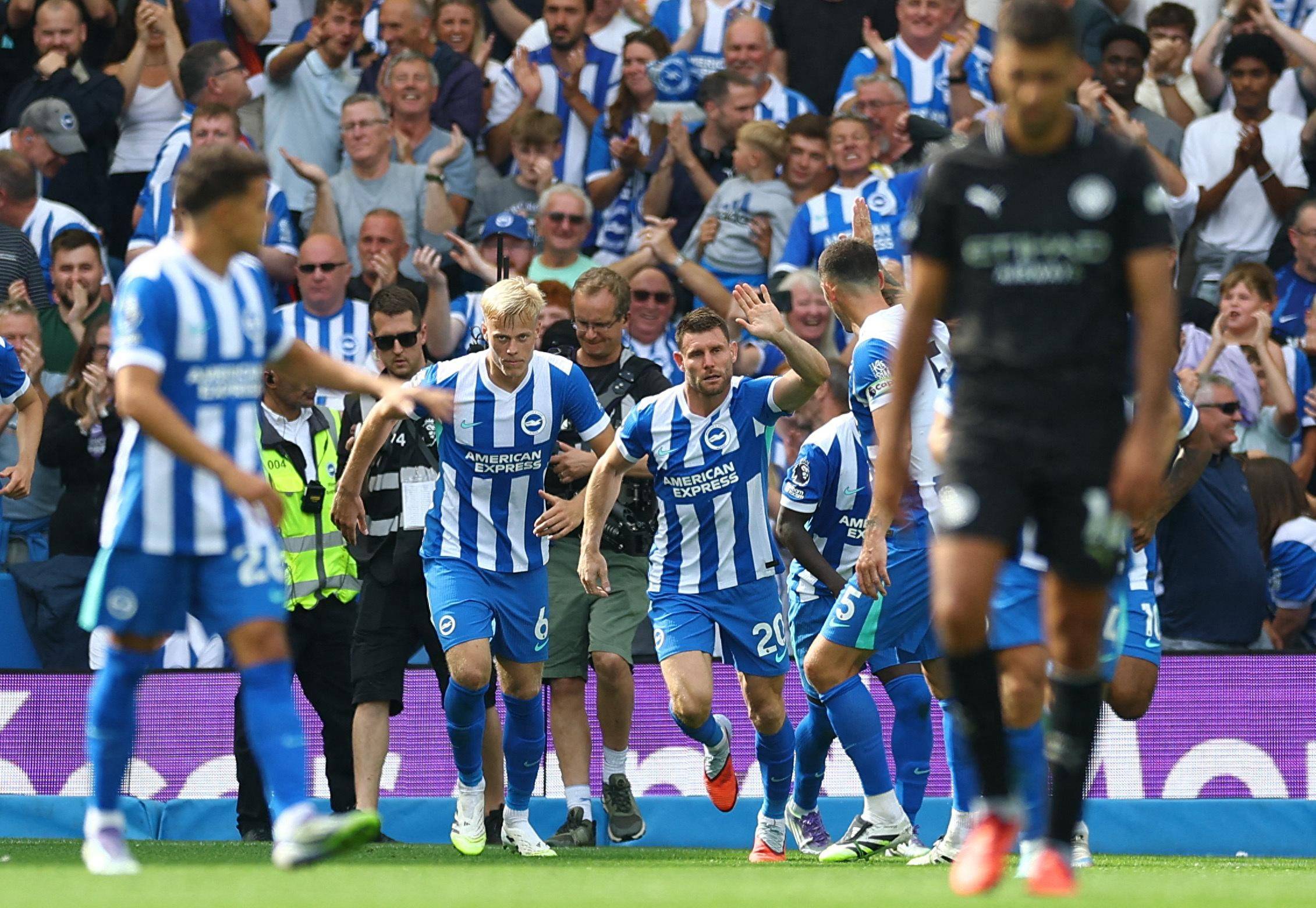 NBA湖人主场大胜快船