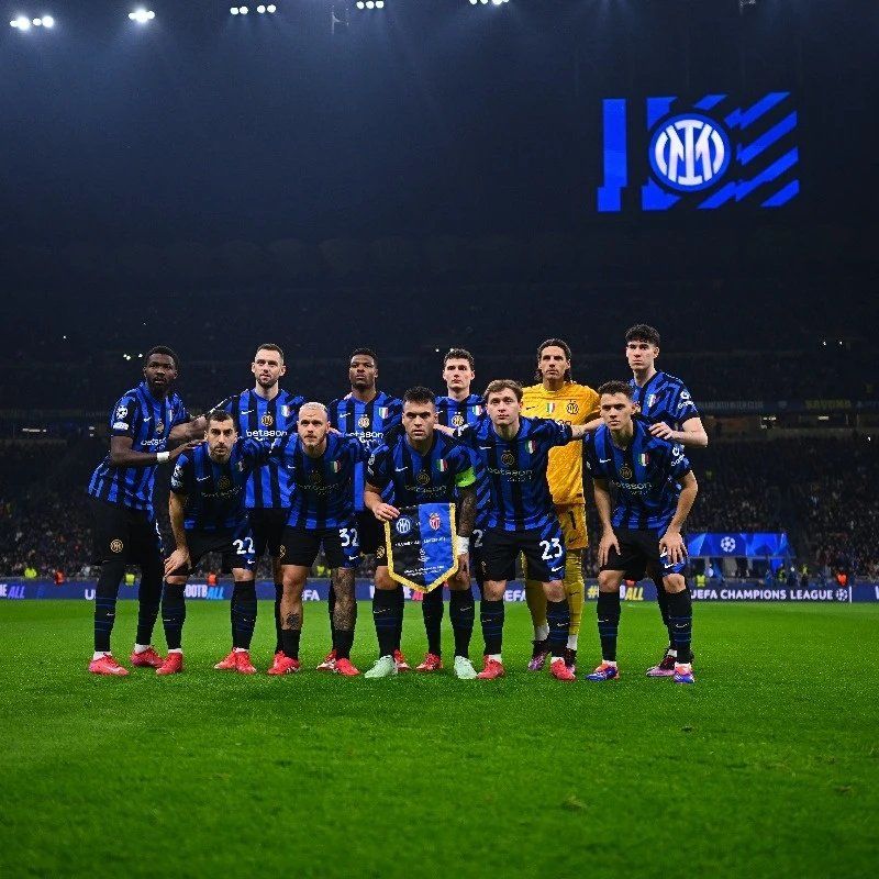 里贝里儿子赛义夫身穿阿尔及利亚球衣自拍，引起热议