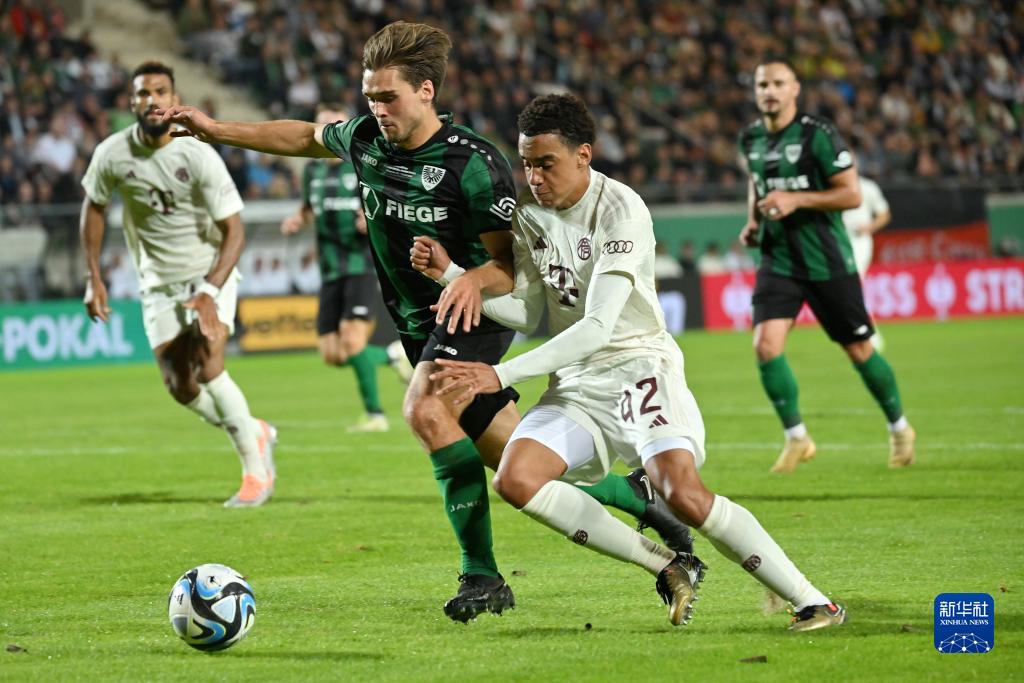 篮球湖人球员关键比赛中发挥稳定