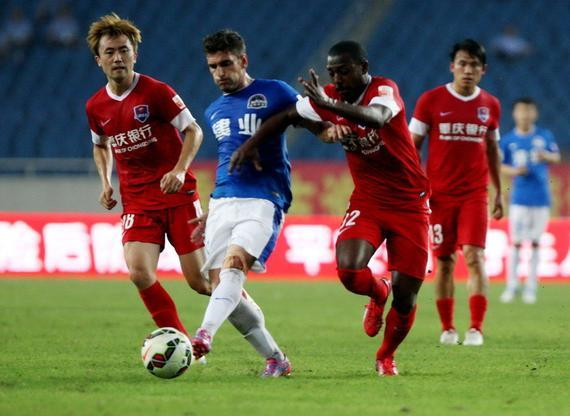 足球转会市场最新签约及趋势分析