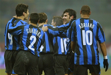 巴萨在塞维利亚对阵贝蒂斯的百年对决：历史的延续与未来的碰撞